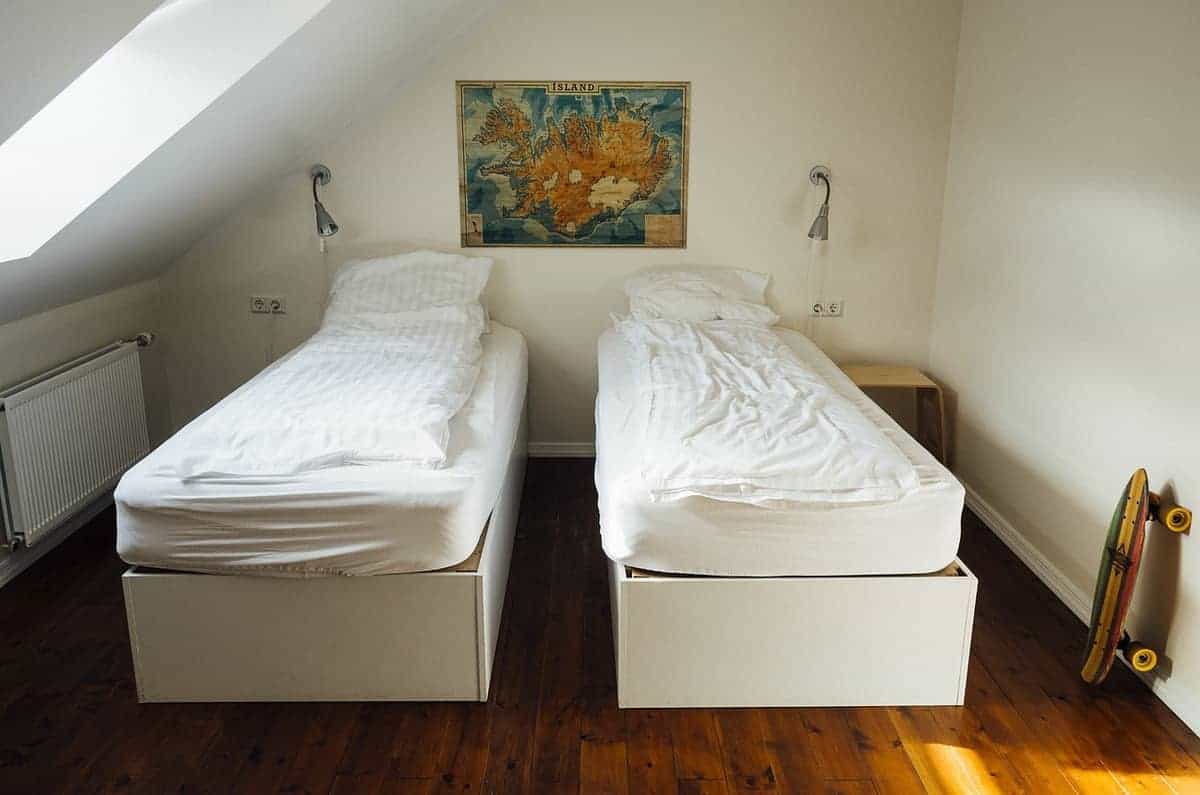 What Is A Bunkhouse? (Updated 2025) 4 Difference-Between-Bunkhouses-and-Hostel