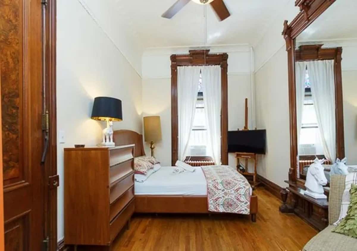 The 12 Best Hostels in New York City (Updated 2025) 22 La-Sienna