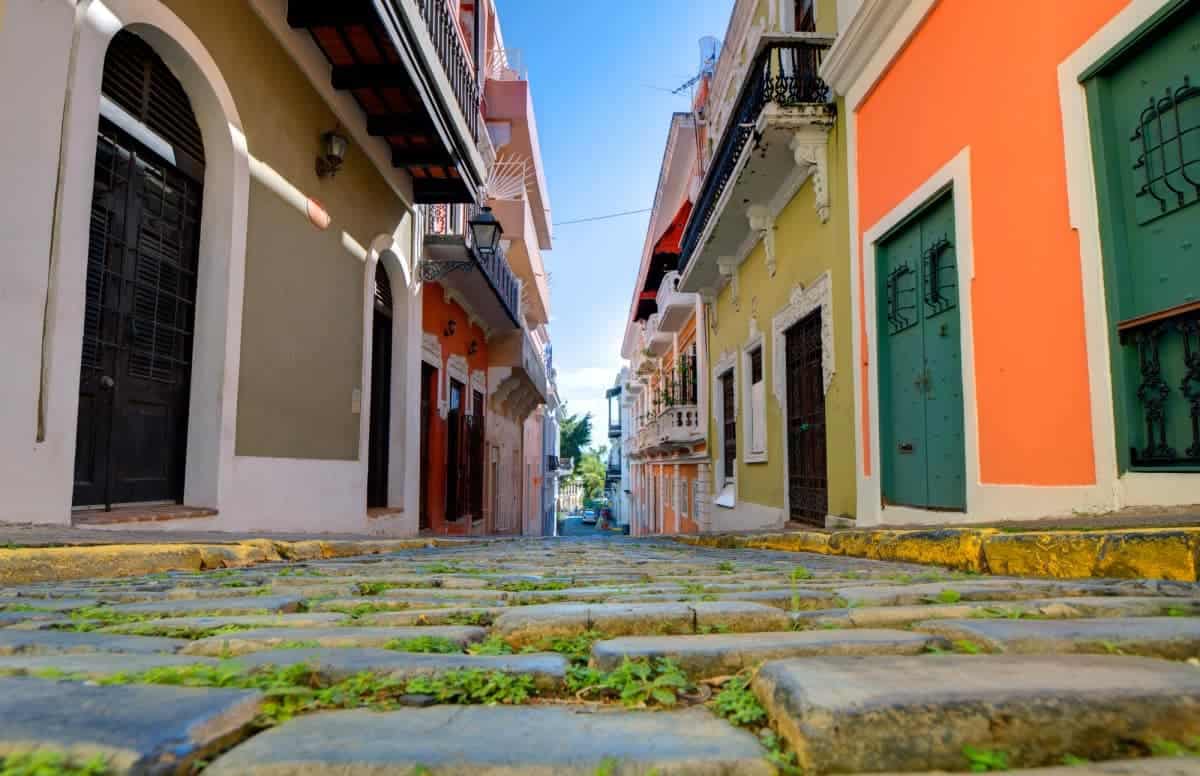 16 Pros And Cons Of Living In Puerto Rico 15 Colourful-Houses-of-Old-San-Juan