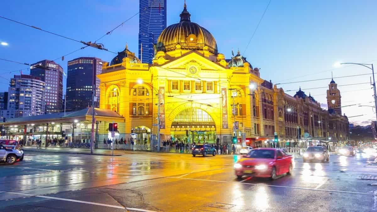 Melbourne-Night-View-of-Station