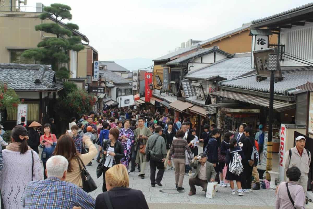 People-on-Busy-Street-Japan