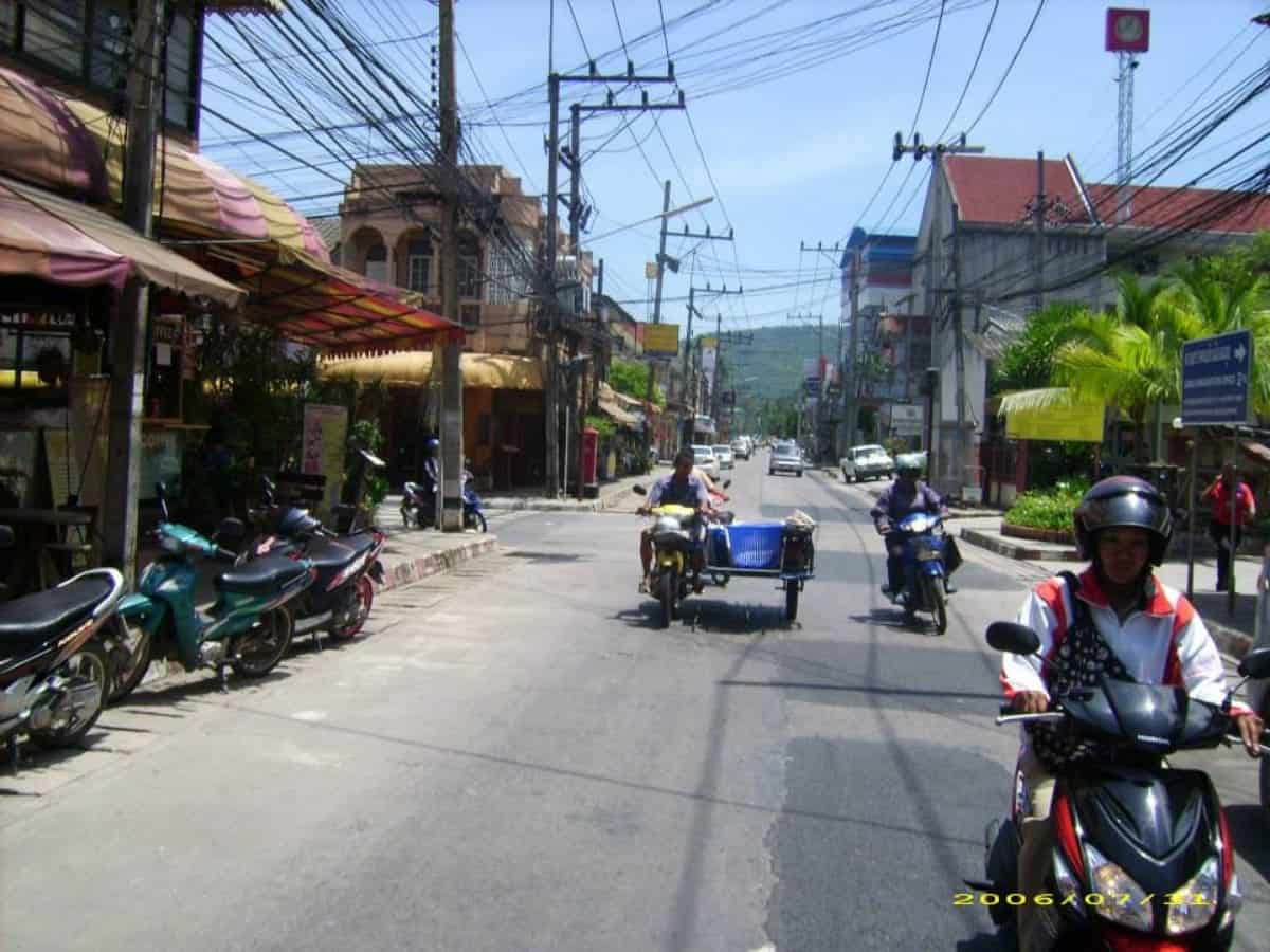 Peoples-with-Motorbikes-in-Thailand-Street