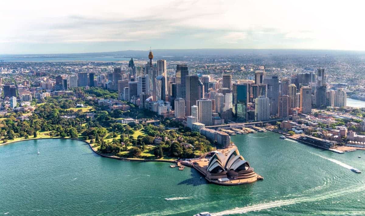 Sydney vs Melbourne: An Honest Comparison To Help You Choose 25 Sydney-Harbor-and-Downtown-Skyline
