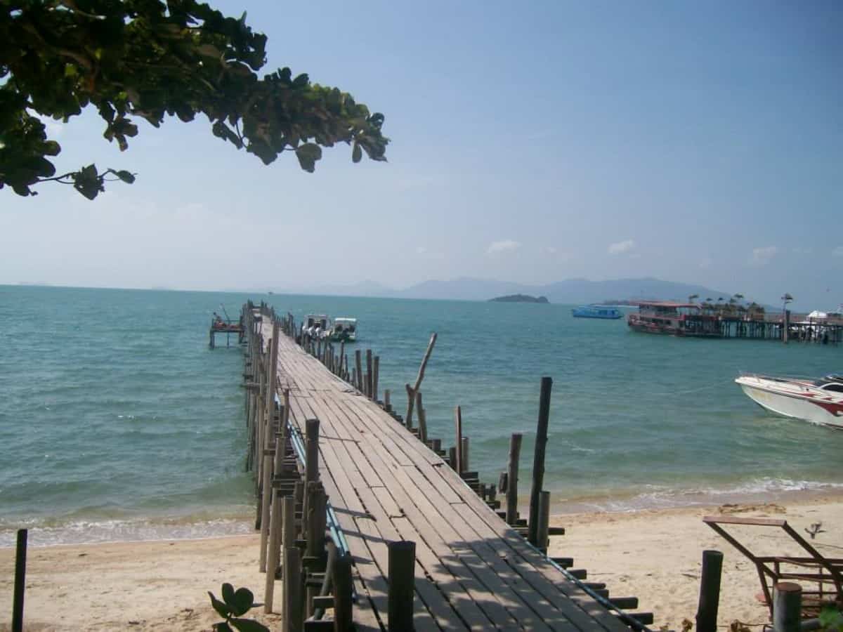 Wooden-Thai-Jetty-at-Thailand-Beach