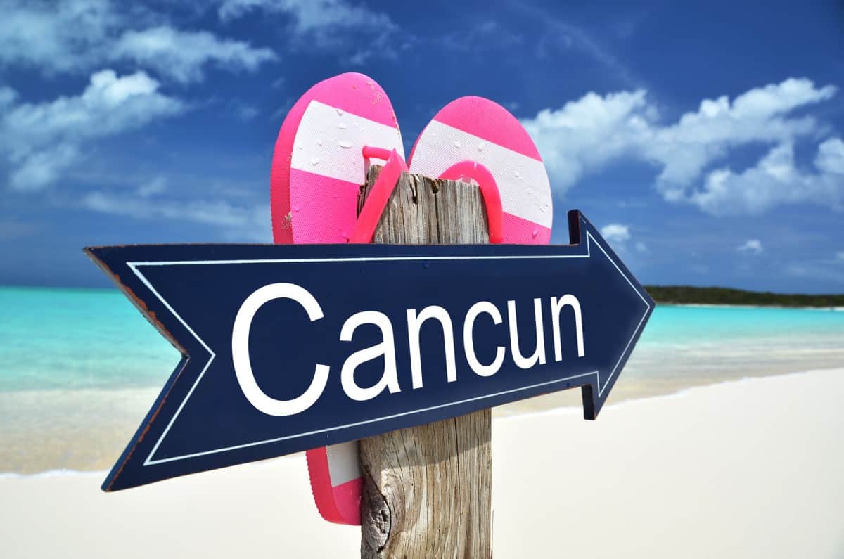 CANCUN-Sign-on-the-Beach