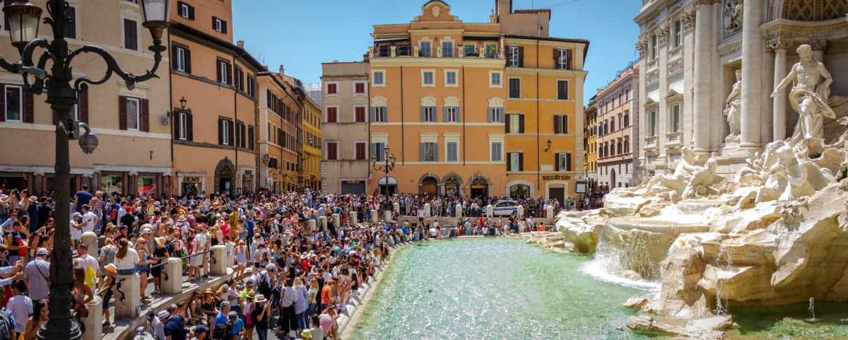 Crowd-of-People-on-Trevi-Fountain-Italy