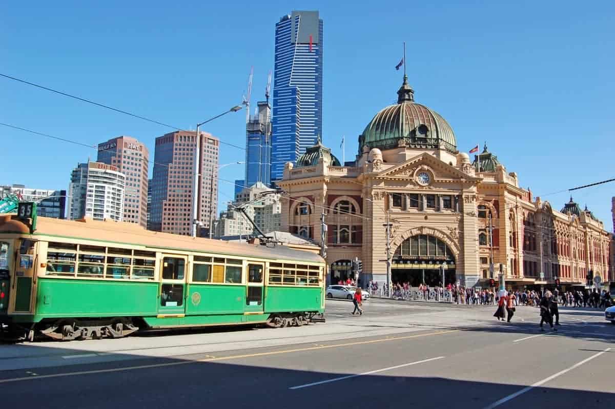 30 Famous Australian Landmarks Not To Miss (Updated 2025) 14 Flinders-Street-Railway-Station