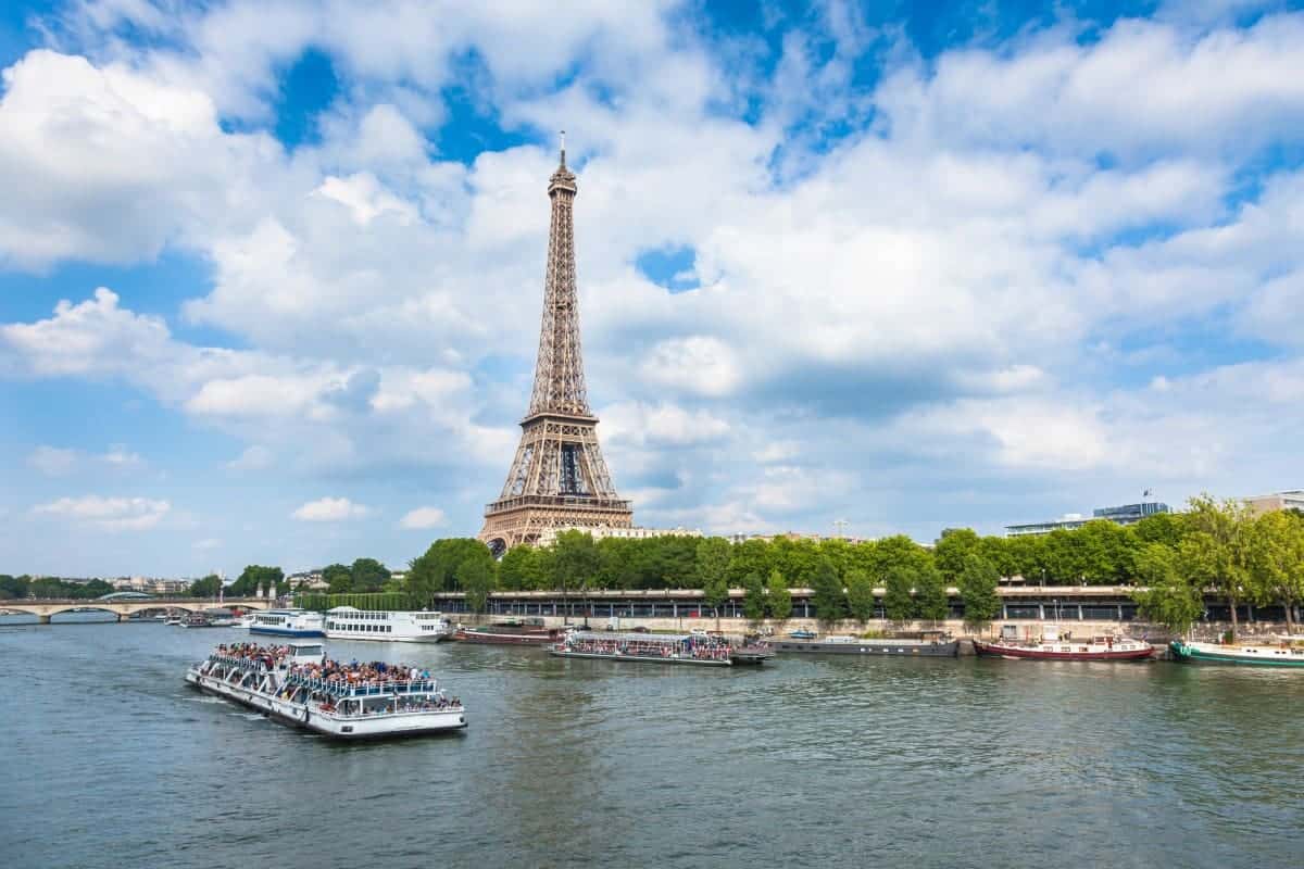 Gourmet-Dinner-Cruise-on-Seine-River