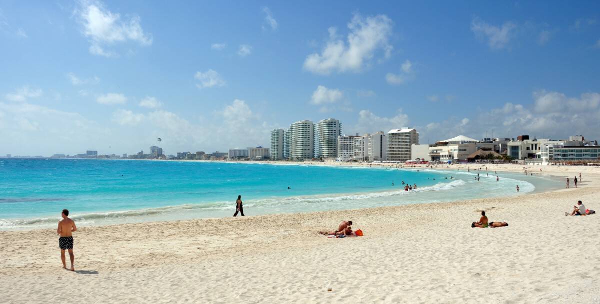 People-on-Cancun-Beach