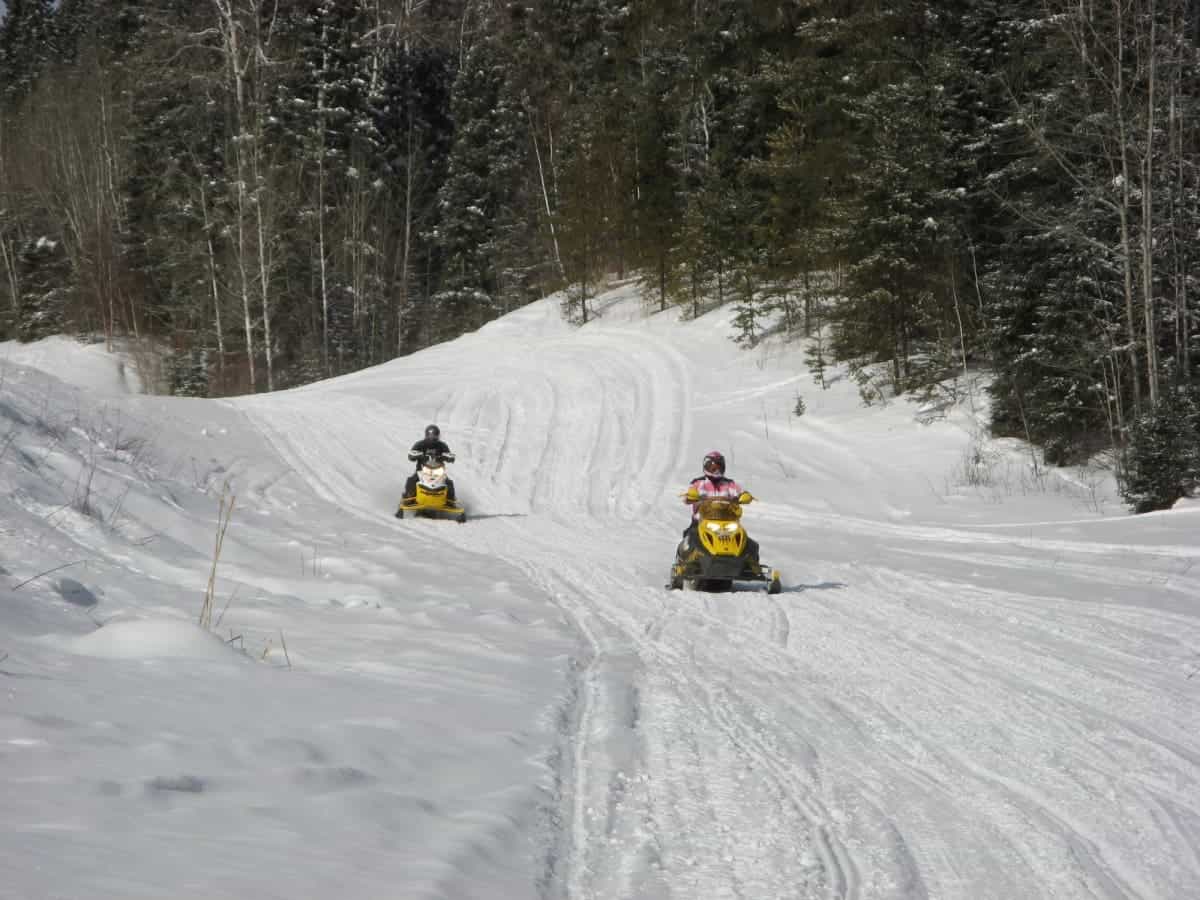 Snowmobilers-Riding-on-a-Snowmobile-Trail