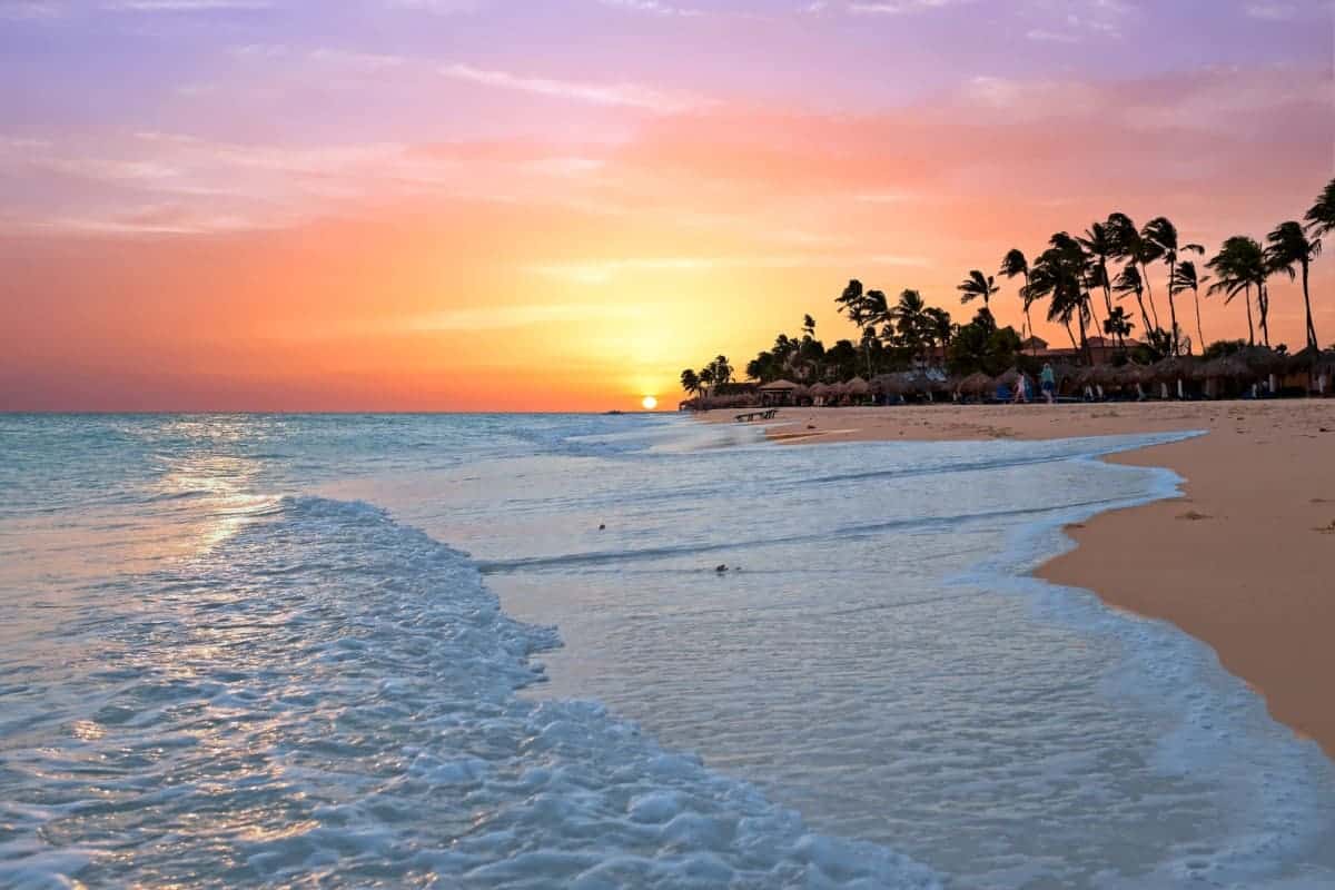 Sunset-View-of-Beach-on-Aruba