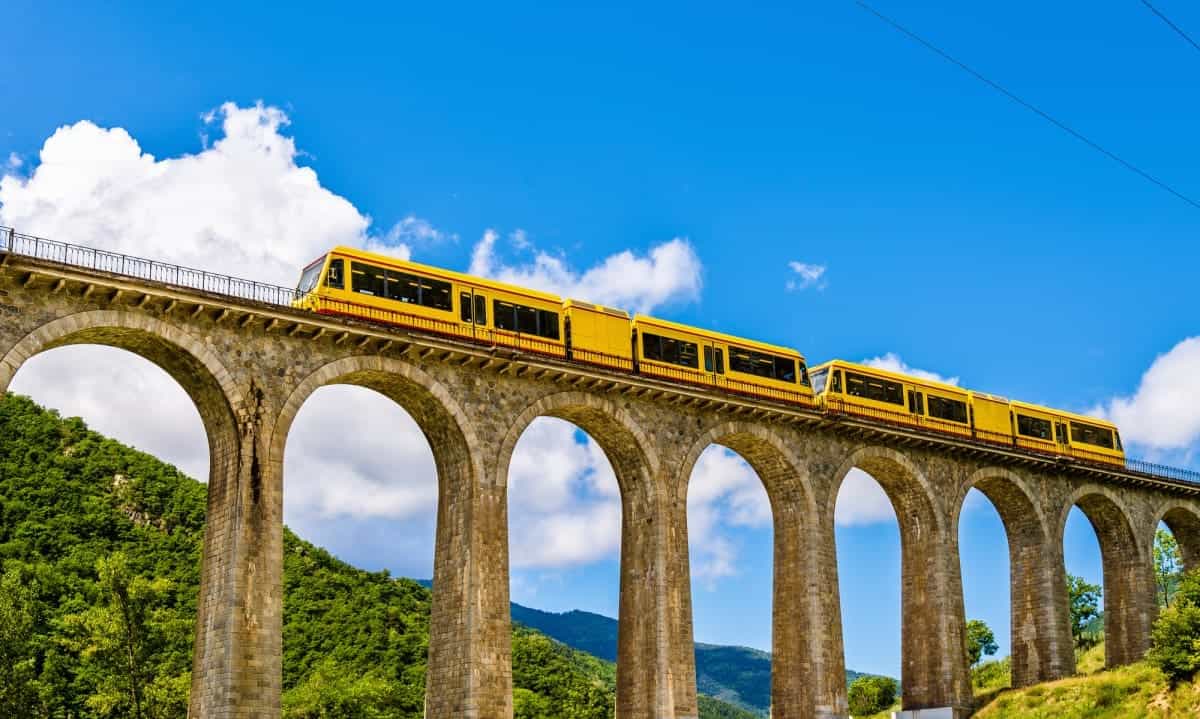 The-Yellow-Train-on-Sejourne-Bridge