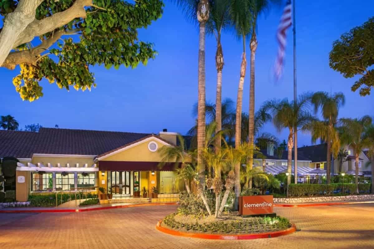 15 Hotels Within Walking Distance To Disneyland, CA (2025 Guide) 18 Clementine-Hotel-&-Suites-Anaheim