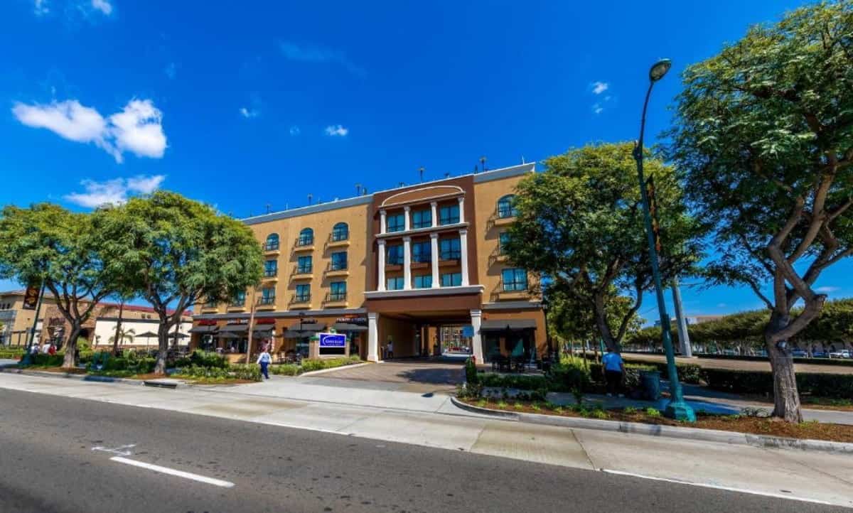 15 Hotels Within Walking Distance To Disneyland, CA (2025 Guide) 19 Grand-Legacy-at-The-Park