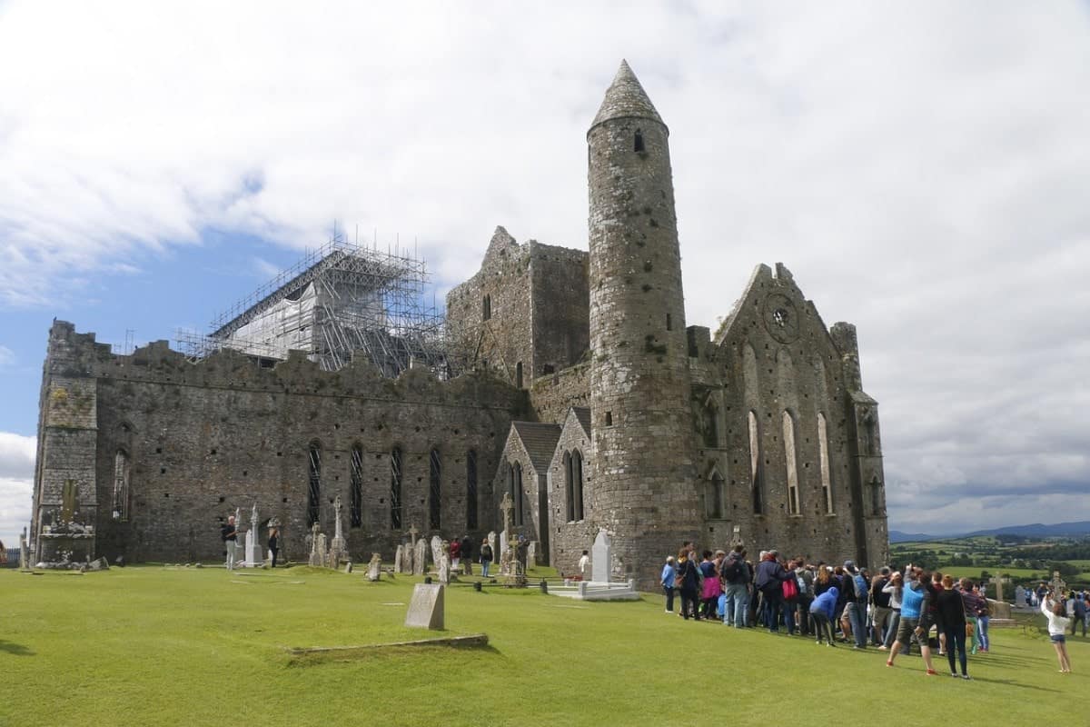 20 Most Famous Landmarks in Ireland - How Many Do You Know? 32 The-Rock-of-Cashel