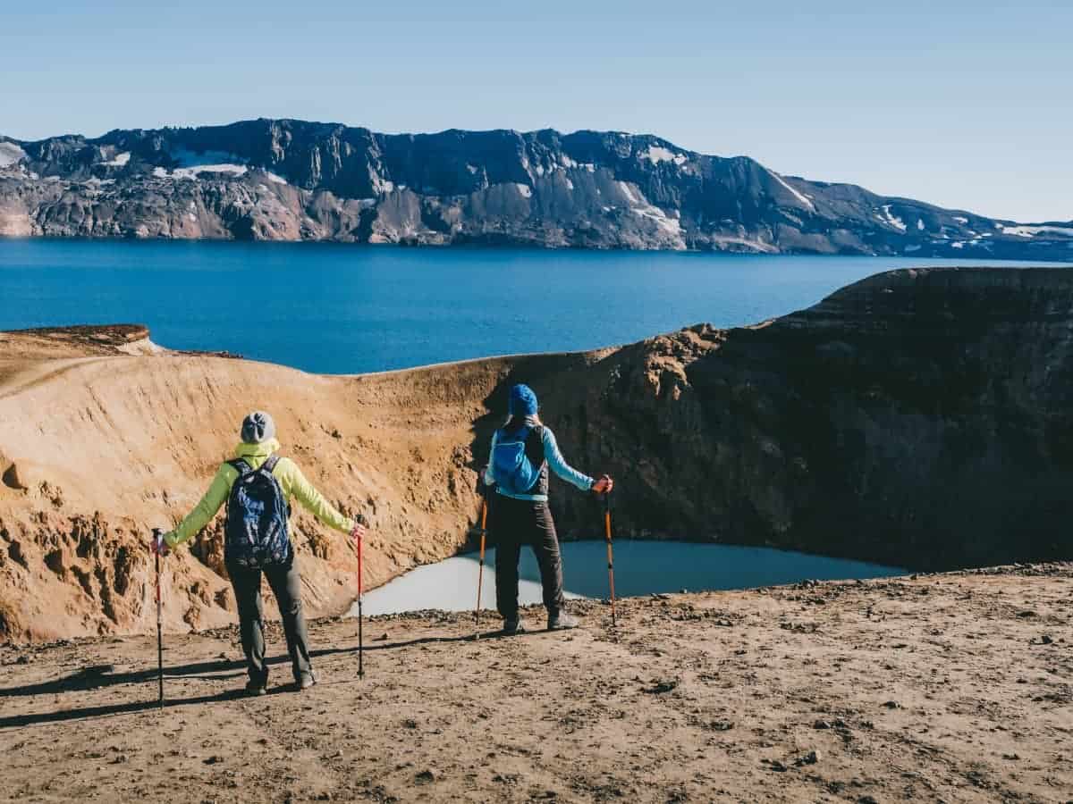 Hikers-in-Iceland