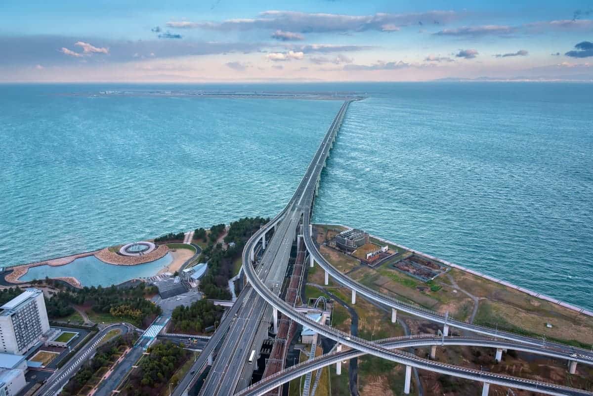 The 14 Most Dangerous Airports in the World (in 2025) 13 Kansai-International-Airport-Japan