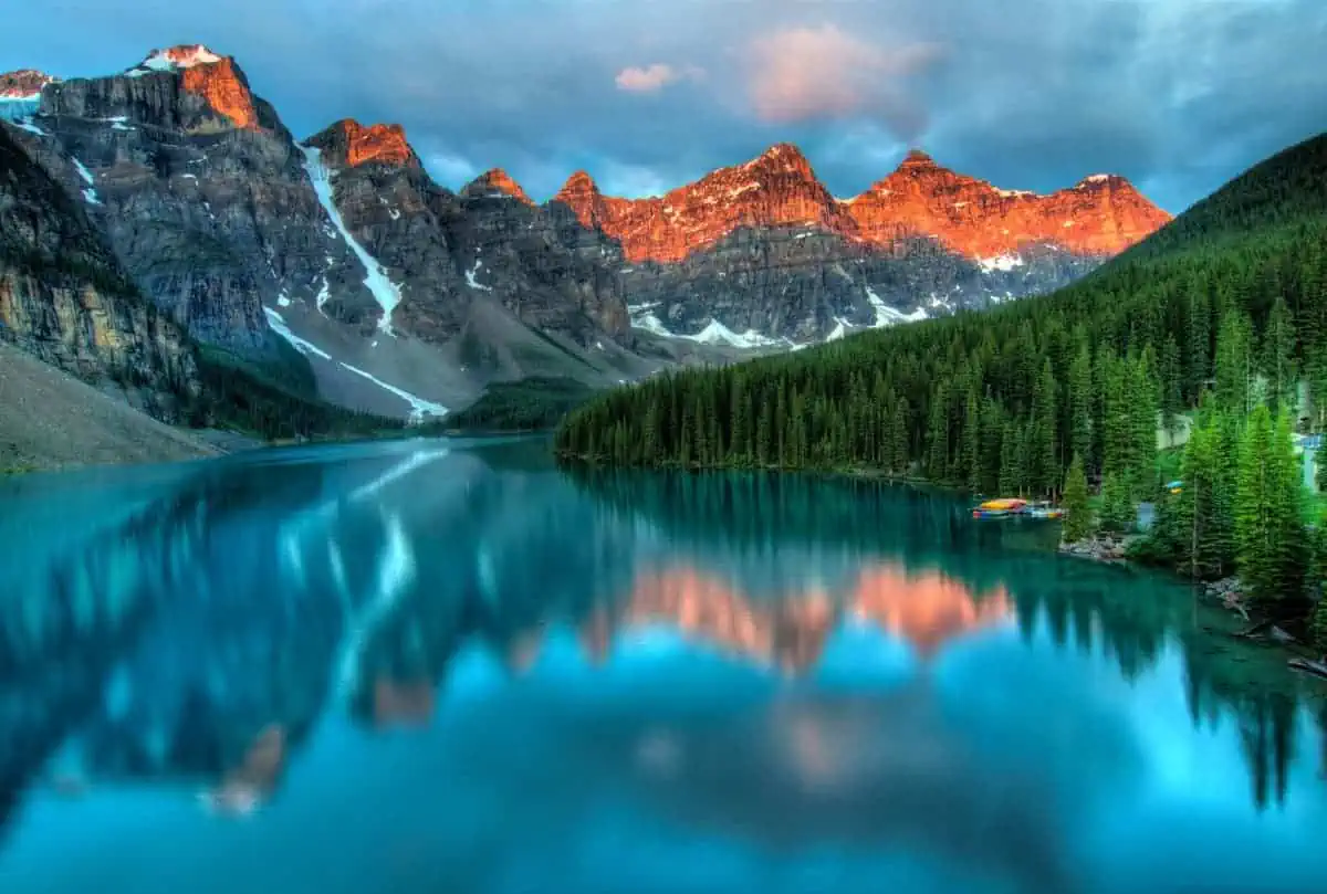 The 18 Famous Landmarks In Canada To Visit in 2025 8 Moraine-Lake-Alberta