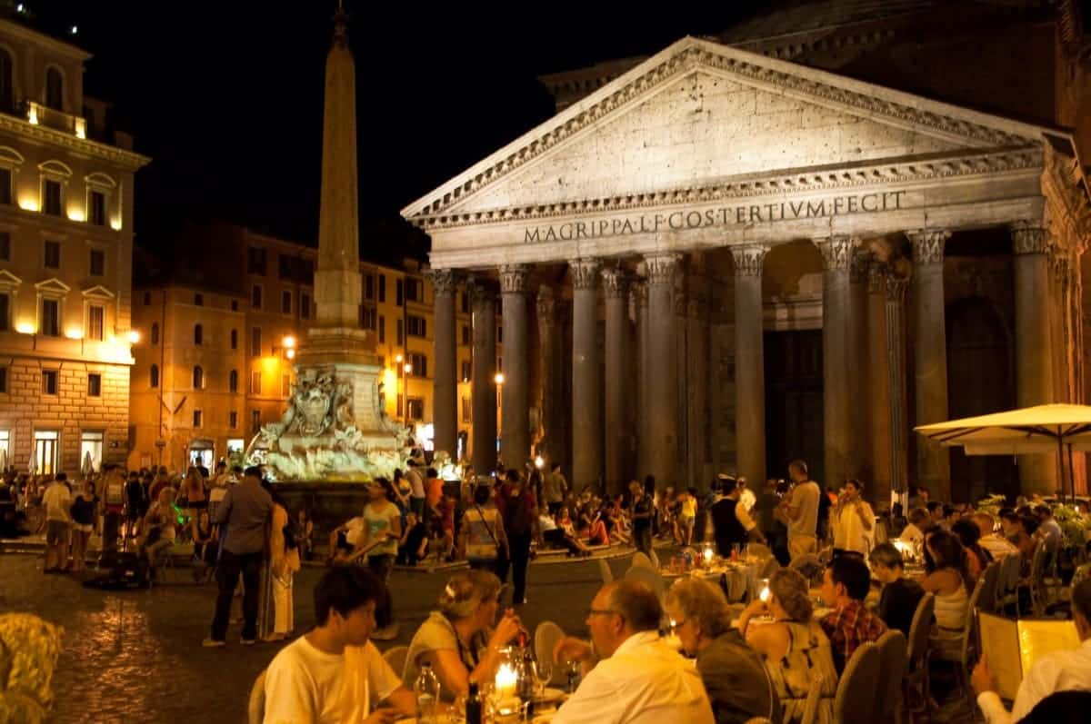Naples vs Rome – An Honest Comparison in 2025 14 Pantheon-at-Night-in-Rome
