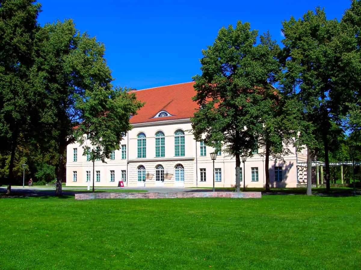 Prussian-Baroque-Castle-Schoenhausen-in-Berlin