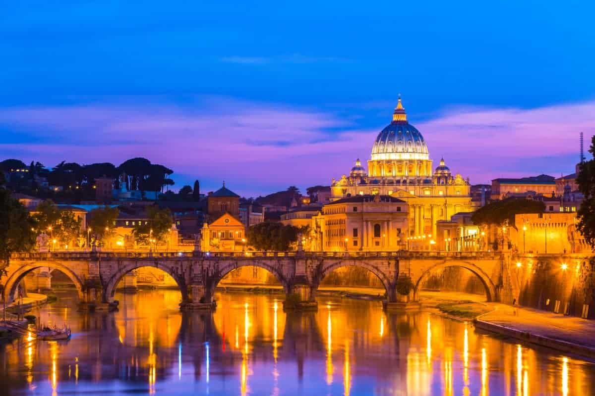 Naples vs Rome – An Honest Comparison in 2025 11 St-Peter's-Cathedral-in-Rome