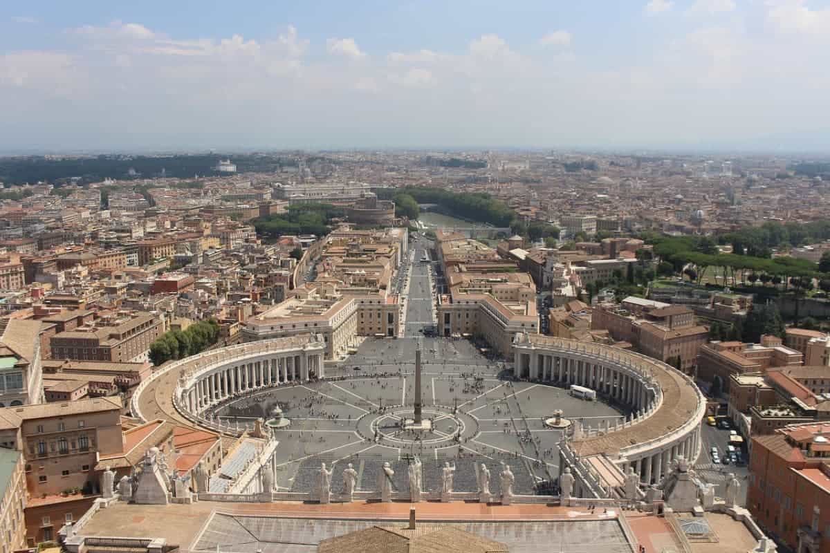 Naples vs Rome – An Honest Comparison in 2025 16 St-Peter's-Square-Italy