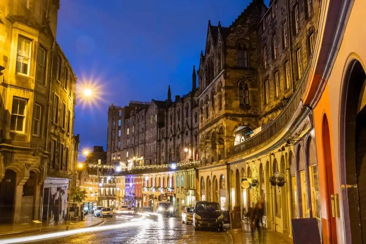 The-Old-Town-Street-Edinburgh-Scotland