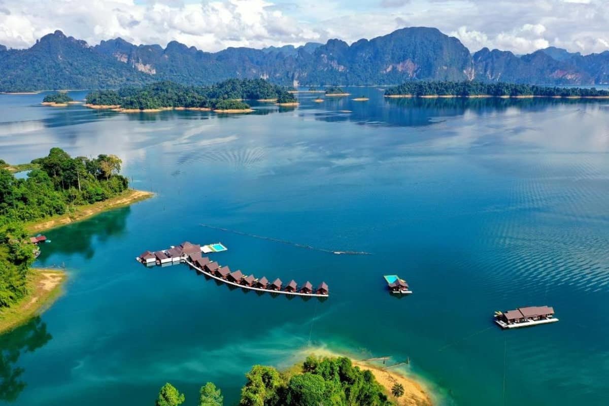 15 Amazing Over Water Bungalows in Thailand (2025 Guide) 2 500-Rai-Floating-Resort