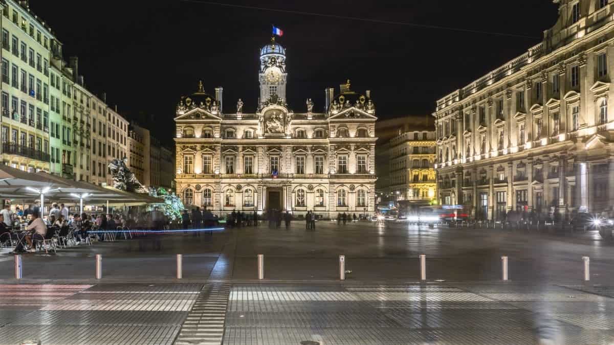 The-City-Square-of-Lyon-at-Night