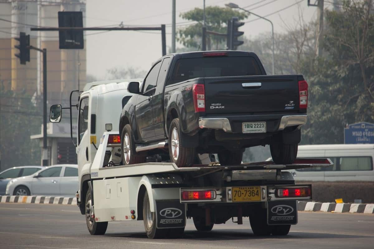A-Truck-Get-Towed-in-Chiang-Mai