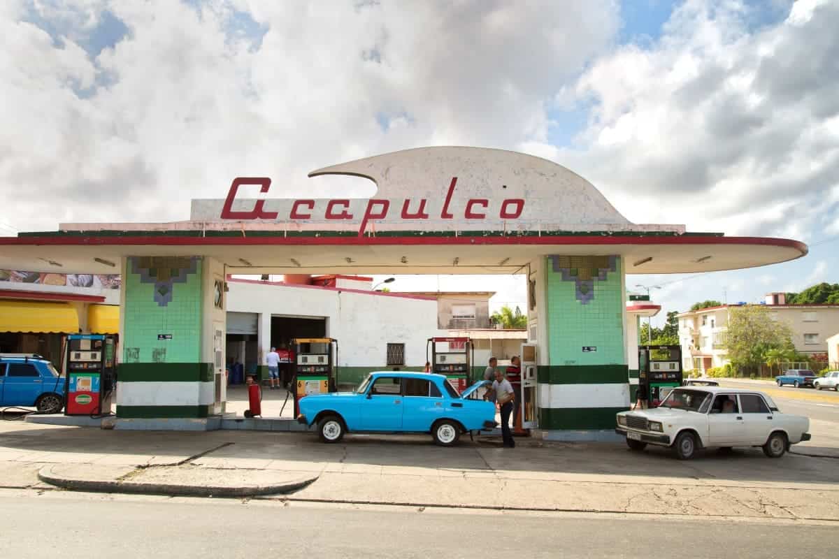 Acapulco-Gas-Station-Vedado-Area-in-Havana