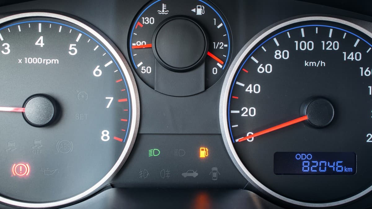 Car-Speedometer-with-Gas-Gauge