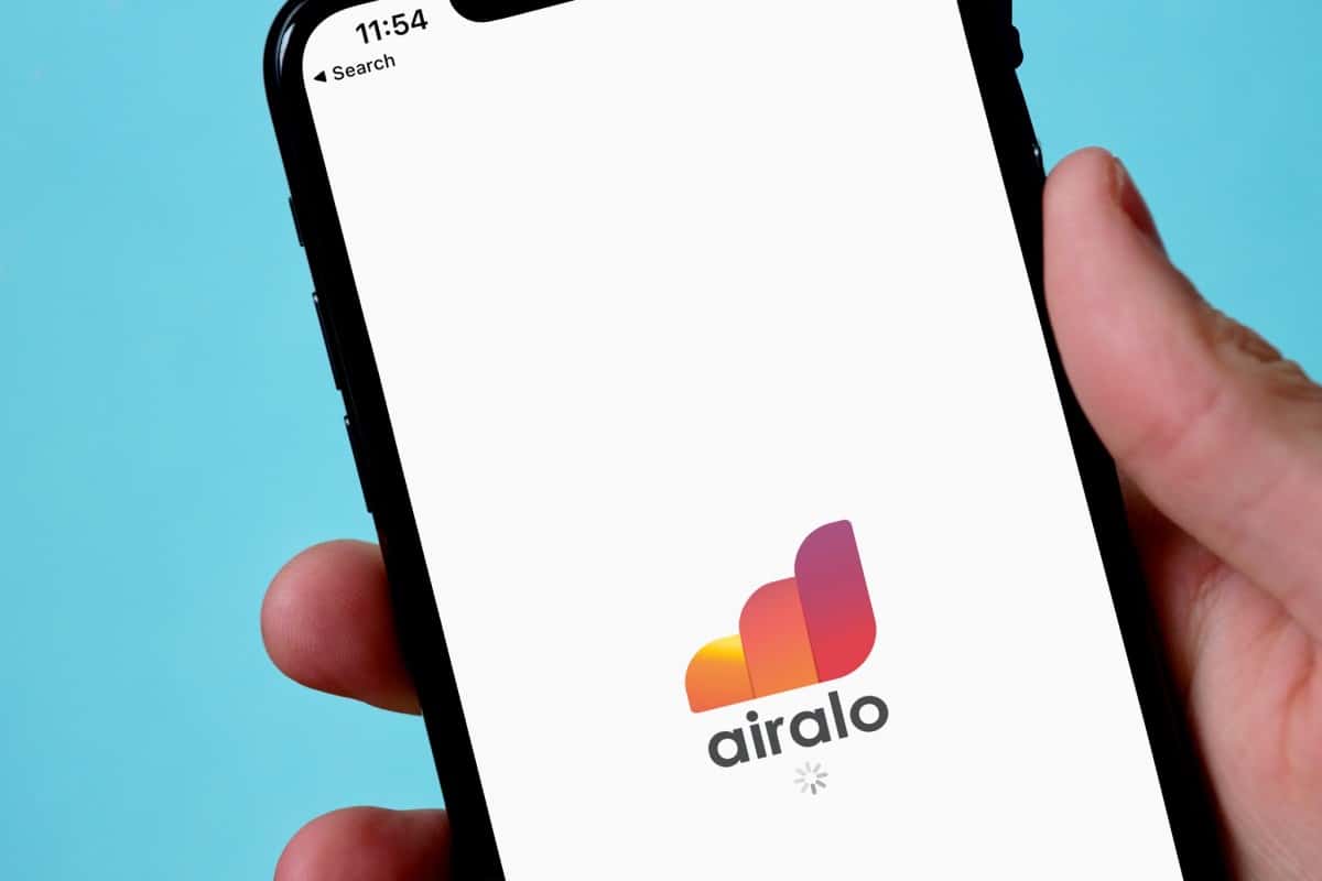 Airalo eSIM Review: An Honest Opinion 7 The-Airalo-App-in-Smartphone