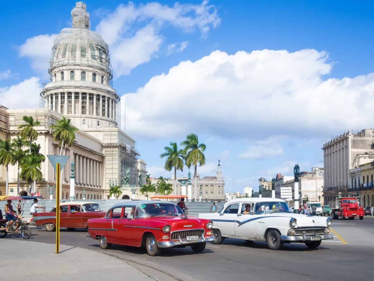 The-Old-American-Cars-on-the-Havana-Street