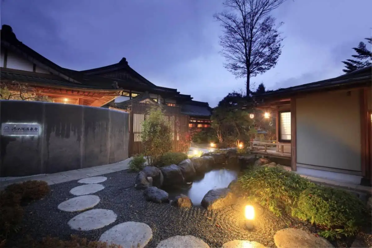 Fuji-Onsenji-Yumedono