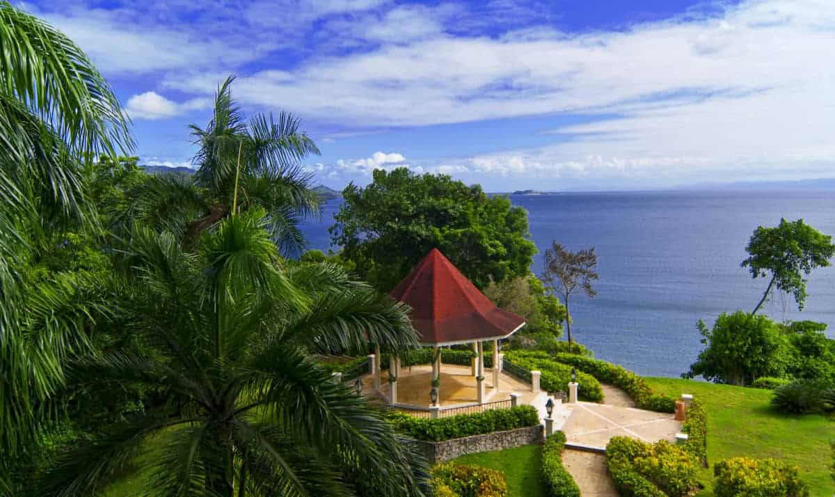 A-Seaside-Pavilion-in-Tropical-Garden