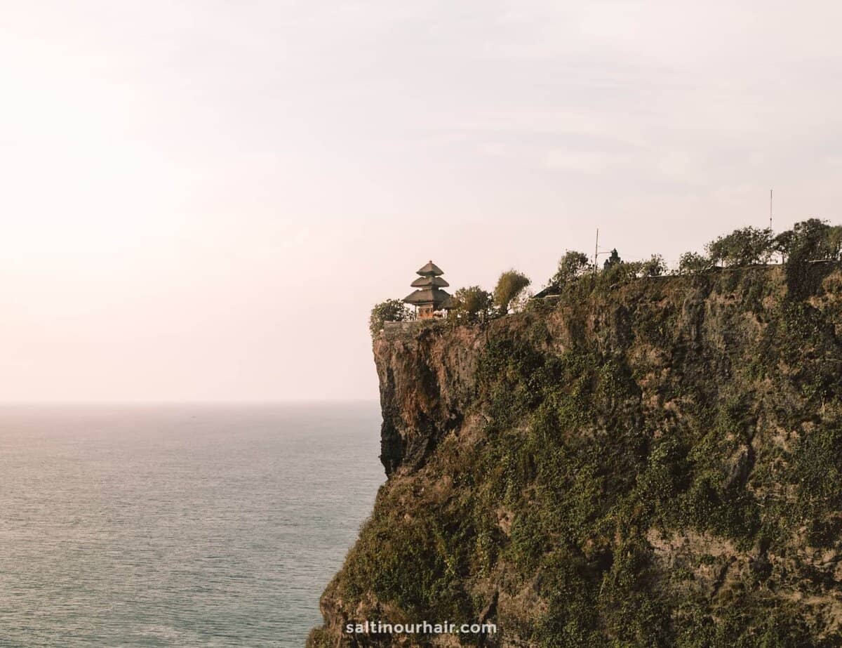 things to do uluwatu temple cliff